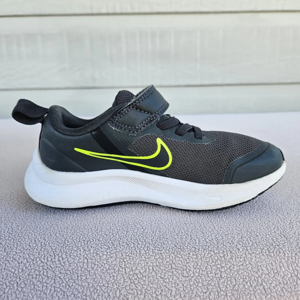 Nike Star Runner 3 Athletic Sneaker SZ 11C Sneaker Grey Hook & Loop DA2777-004